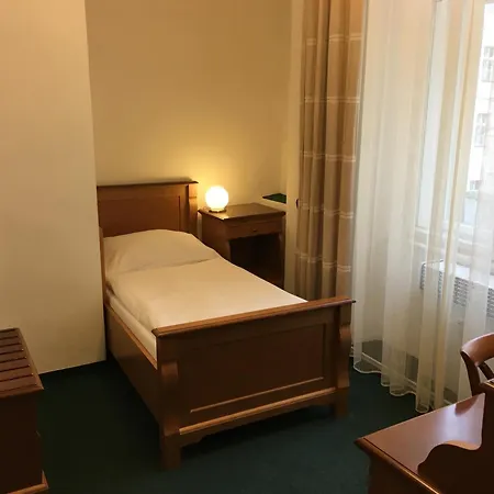 布雷齐纳公寓酒店